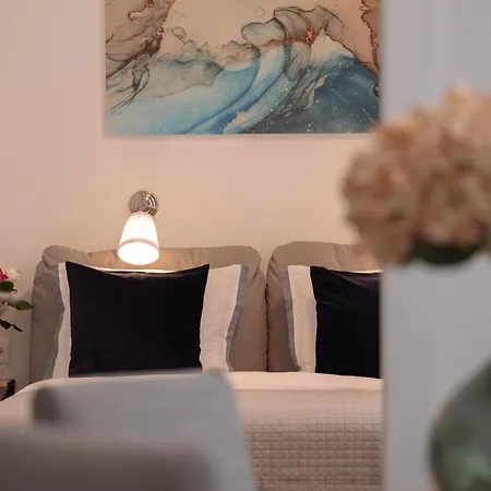 Nr 3 - J26 Luxury Apartment, Jauniela 26 Old - Great View & Location - 2 Bedrooms - 80 M2 Riga