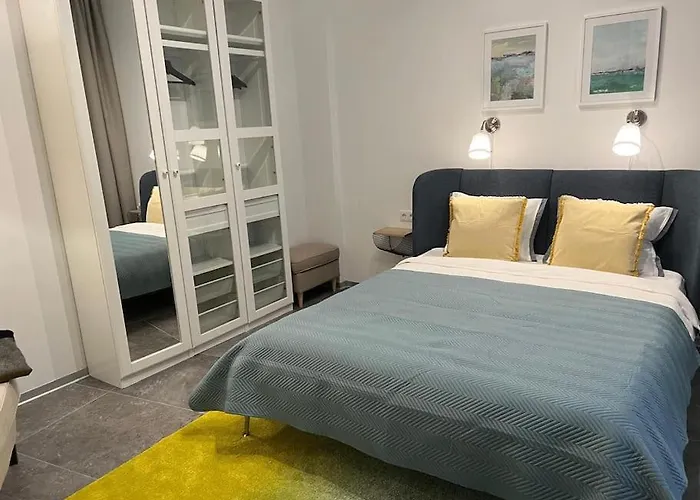 Nr 3 - J26 Luxury Apartment, Jauniela 26 Old - Great View & Location - 2 Bedrooms - 80 M2 Apartment Riga