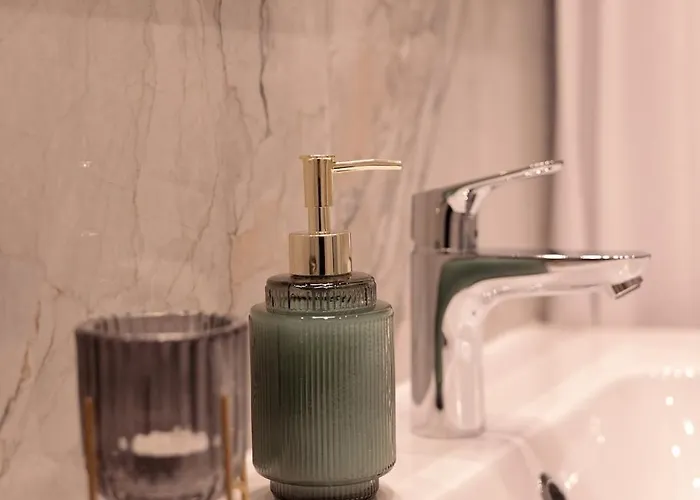 Nr 3 - J26 Luxury Apartment, Jauniela 26 Old - Great View & Location - 2 Bedrooms - 80 M2 Apartment Riga