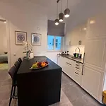 아파트 Nr 3 - J26 Luxury Apartment, Jauniela 26 Old - Great View & Location - 2 Bedrooms - 80 M2 리가