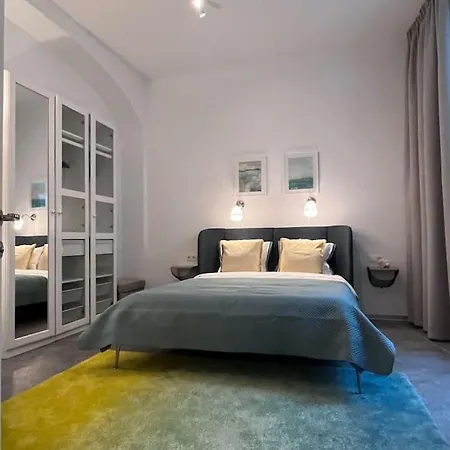 Old Great Location & View - Luxury 2bdr 80m2 Apartment Riga