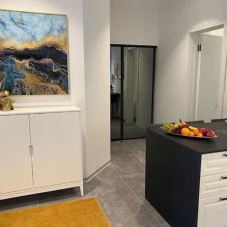 Old Great Location & View - Luxury 2bdr 80m2 *