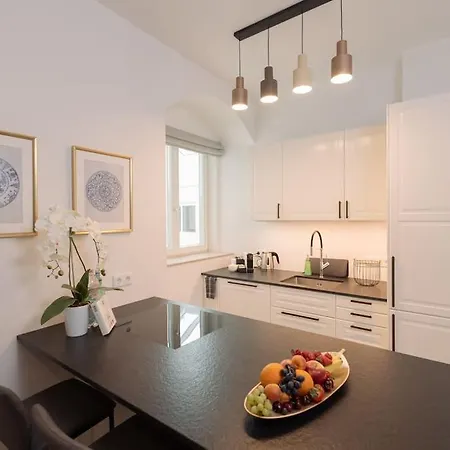 Nr 3 - J26 Luxury Apartment, Jauniela 26 Old - Great View & Location - 2 Bedrooms - 80 M2 Апартаменты