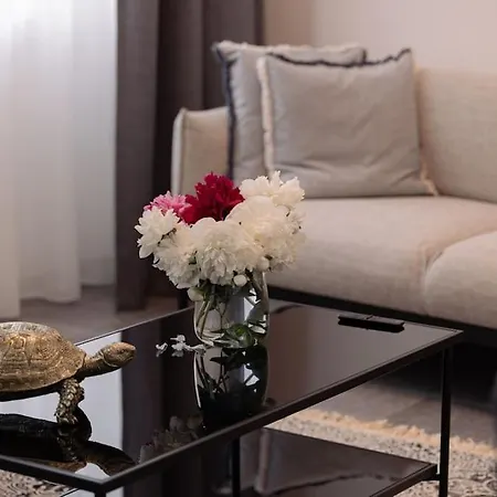 Old Great Location & View - Luxury 2bdr 80m2 Apartment *