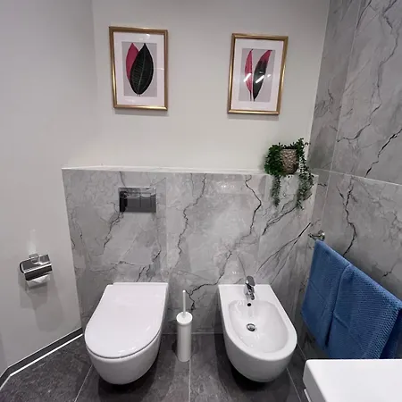 Nr 3 - J26 Luxury Aparthotel, Jauniela 26 Old - Great View&top Location - 2 Bedrooms - 80 M2 Riga