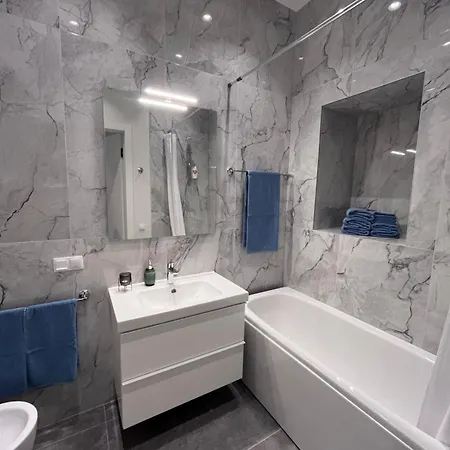 Old Great Location & View - Luxury 2bdr 80m2 *