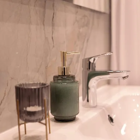 Nr 3 - J26 Luxury Apartment, Jauniela 26 Old - Great View & Location - 2 Bedrooms - 80 M2 아파트 리가