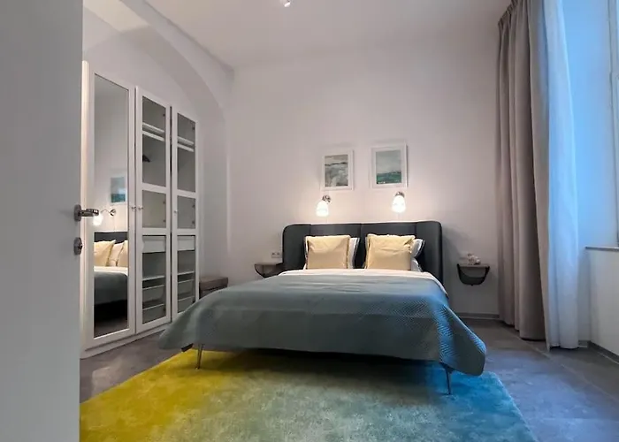 Nr 3 - J26 Luxury Apartment, Jauniela 26 Old - Great View & Location - 2 Bedrooms - 80 M2 Apartamento Riga