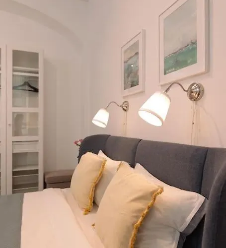 Nr 3 - J26 Luxury Apartment, Jauniela 26 Old - Great View & Location - 2 Bedrooms - 80 M2 Apartamento Riga