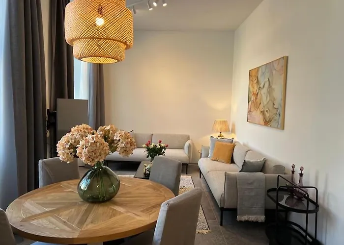 Nr 3 - J26 Luxury Apartment, Jauniela 26 Old - Great View & Location - 2 Bedrooms - 80 M2 Riga