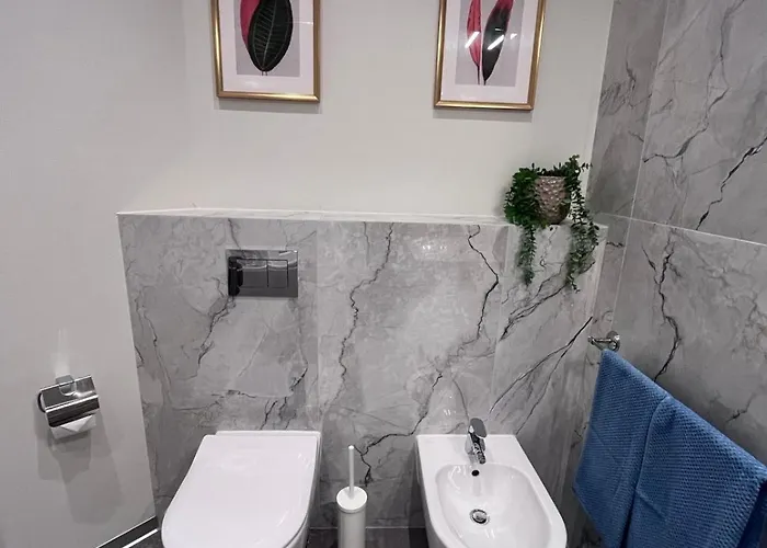 Nr 3 - J26 Luxury Apartment, Jauniela 26 Old - Great View & Location - 2 Bedrooms - 80 M2 Riga