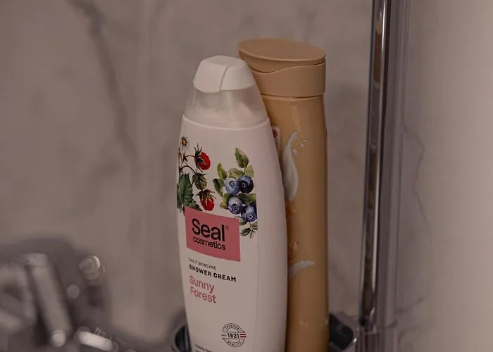 Nr 3 - J26 Luxury Apartment, Jauniela 26 Old - Great View & Location - 2 Bedrooms - 80 M2 Apartamento Riga