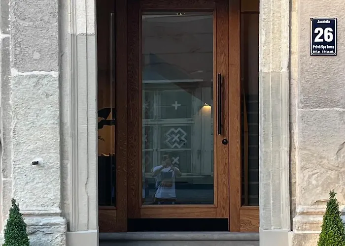 Nr 3 - J26 Luxury Apartment, Jauniela 26 Old - Great View & Location - 2 Bedrooms - 80 M2 Riga