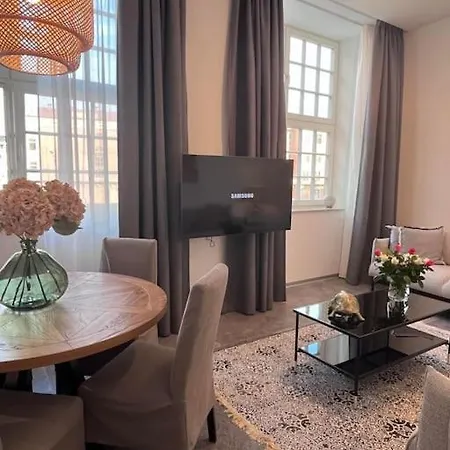 Nr 3 - J26 Luxury Apartment, Jauniela 26 Old - Great View & Location - 2 Bedrooms - 80 M2 Riga