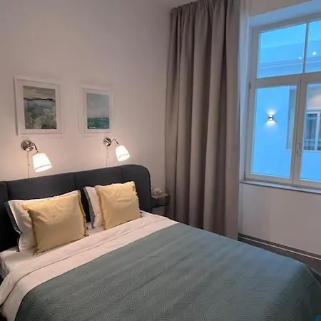 Nr 3 - J26 Luxury Apartment, Jauniela 26 Old - Great View & Location - 2 Bedrooms - 80 M2 Riga